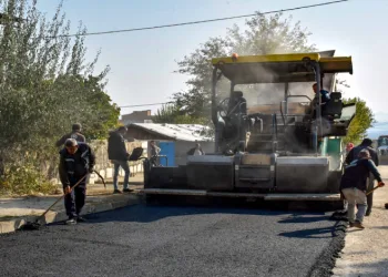 Yollar asfaltlanıyor