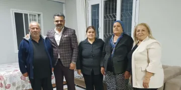 Otoparkta bekletilen motosiklet geri dönüşümde
