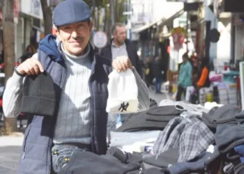 Kışlık giysiler tezgahlarda yerini almaya başladı