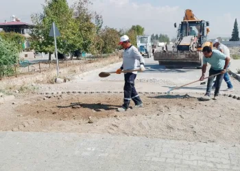 11 ilçede yol bakım çalışmaları sürüyor