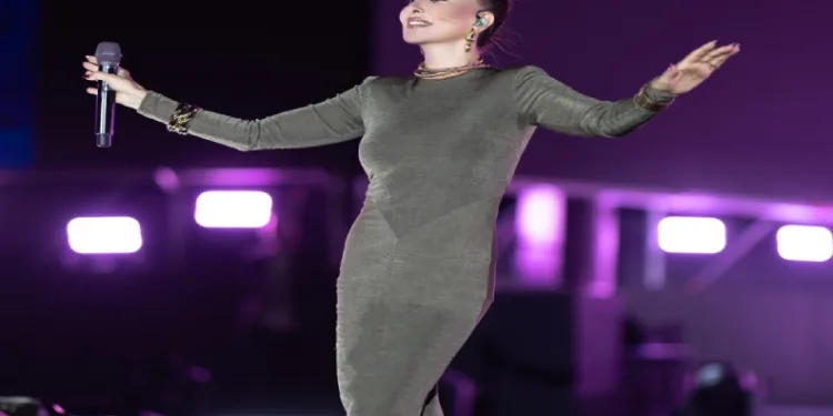 Ebru Yaşar’ın hayranları alanlara sığmadı