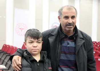 Kadavradan beklerken babası böbreğini verdi