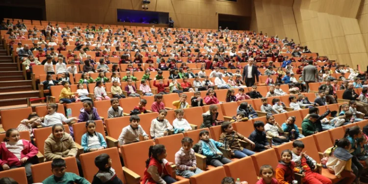 Şehitkamil’den çocuklara tiyatro şenliği