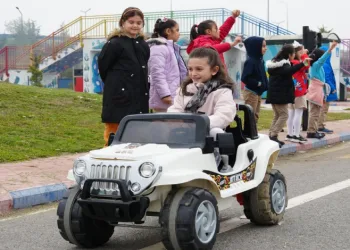 Öğrenciler trafik kurallarını öğreniyor