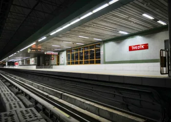 Metro’da aşınan raylar yenileniyor