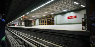 Metro’da aşınan raylar yenileniyor
