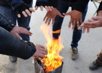 Sıcaklık eksi 10 dereceye düştü araç camları buz tuttu