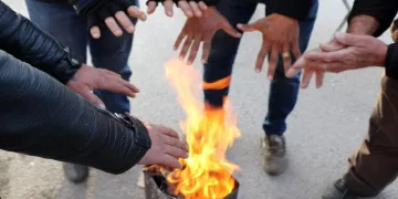 Sıcaklık eksi 10 dereceye düştü araç camları buz tuttu