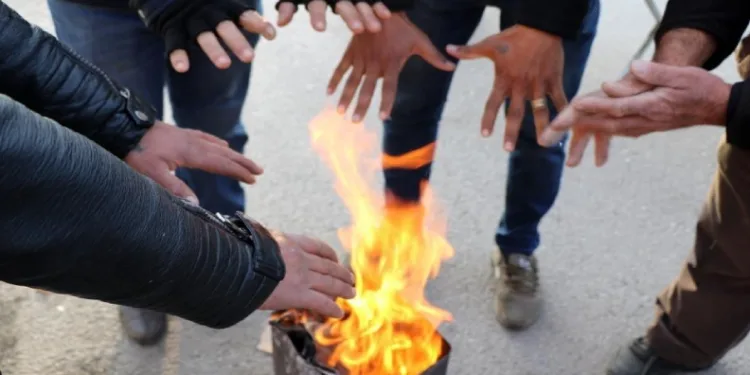 Sıcaklık eksi 10 dereceye düştü araç camları buz tuttu