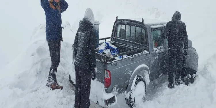 Mahsur kalan Fransız turistler kurtarıldı
