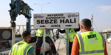 Adres belirsizliği için yenilenen tabelalarla ortadan kalkıyor