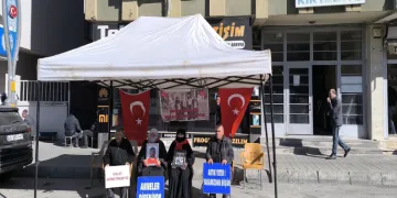 Ailelerin evlat nöbeti sürüyor