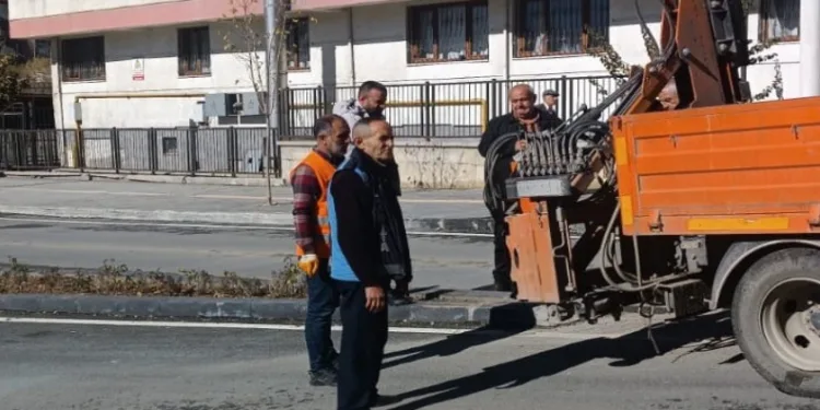 Hakkari’de şehir içi trafik levhaları takıldı