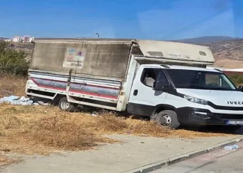 Yol kenarına moloz döken vatandaşa, ekipler geçit vermedi