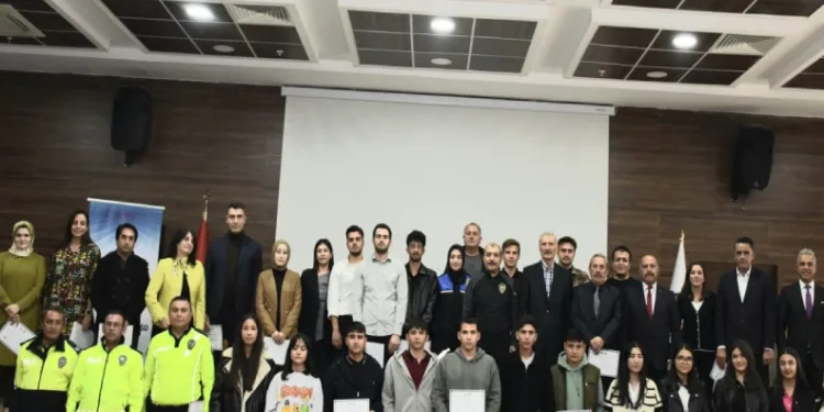 Polis’ten 6 bin 893 kişiye bilgilendirme