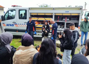 Öğrenciler afet ve acil durumlar hakkında bilgilendirildi