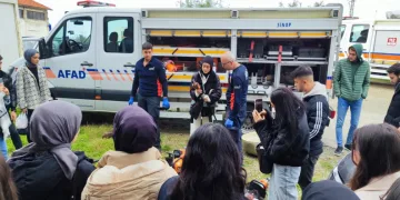 Öğrenciler afet ve acil durumlar hakkında bilgilendirildi