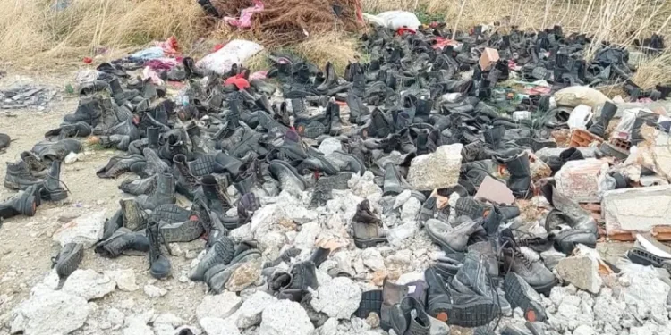 ‘Ayakkabı mezarlığı’ hayrete düşürdü