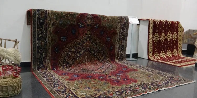 Türk düğümlü halılar ilk kez bir atlasta toplanıyor