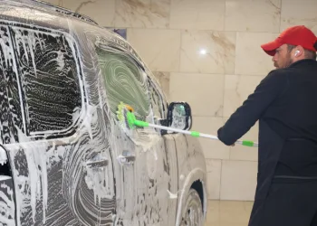 Belediyeye ait otoparkta oto yıkama hizmeti