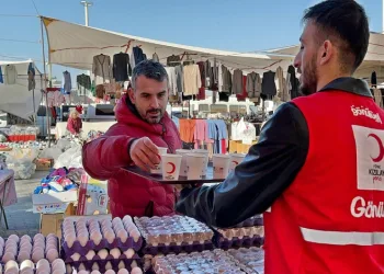 Kızılay’dan esnafa mesir macunlu süt ikramı