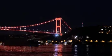 Lösemi farkındalığı için turuncuya büründü