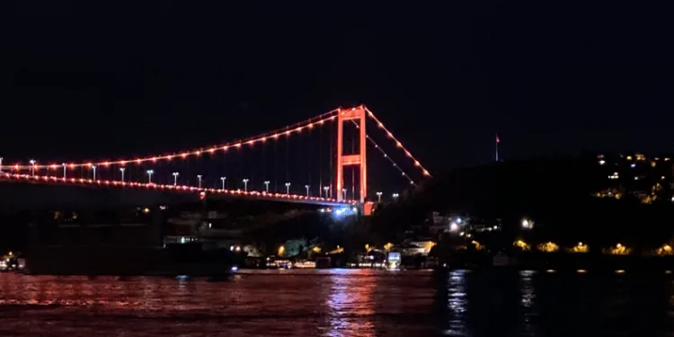 Lösemi farkındalığı için turuncuya büründü