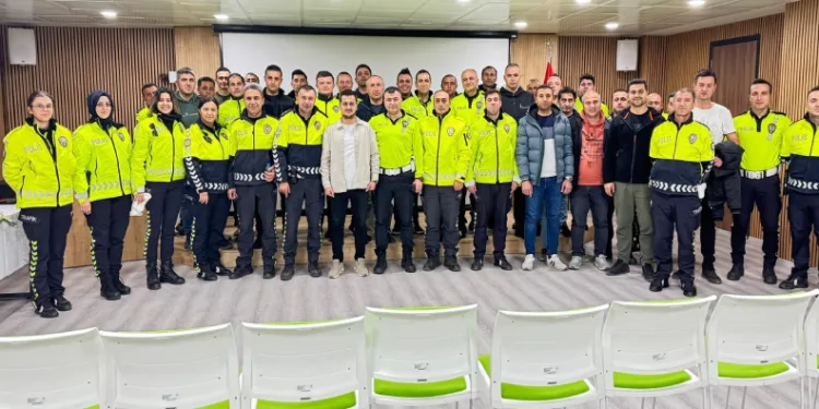 Trafik ekiplerine etkili iletişim semineri