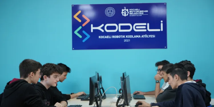 Öğrencilerin su altı robotu birinci oldu