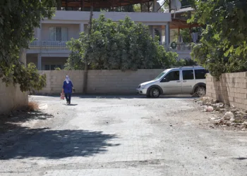 Vatandaşlar bozuk yollardan şikayetçi