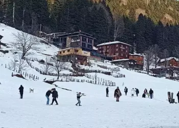 Ayder’de sonbahar kış ile birleşti