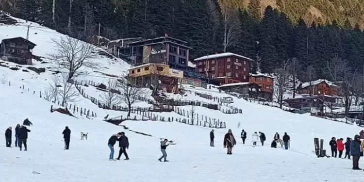 Ayder’de sonbahar kış ile birleşti