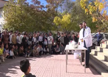 Bilim Merkezi, öğrencilerle deneyler gerçekleştirdi
