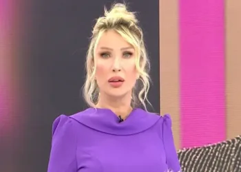 Seda Sayan, annesi için sevenlerinden dua istedi