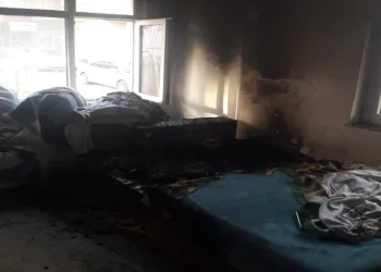 Şarj aleti evi yaktı