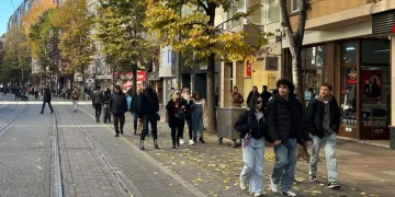 Bugün sıcak havanın keyfini çıkarttı
