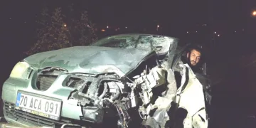 Motosiklet otomobille çarpıştı 1 ölü, 1 yaralı
