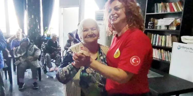 Huzur evi sakinleri gönüllerince eğlendi
