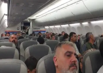 Öğrencilerinden sahil temizliği