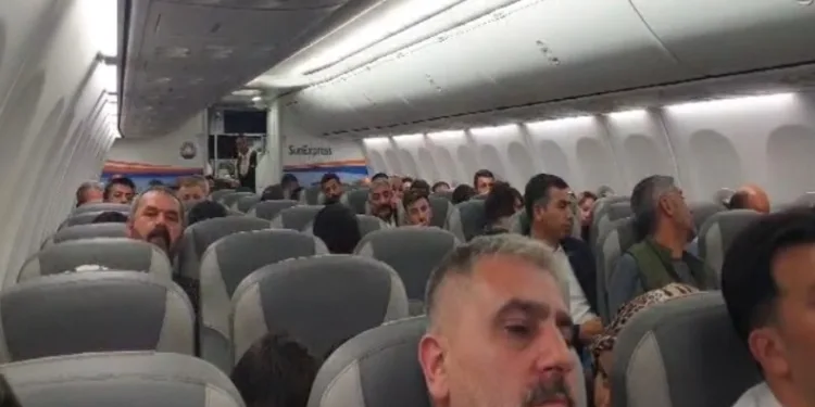 Öğrencilerinden sahil temizliği