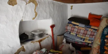 Evi çökmek üzere olan kimsesiz kadına destek