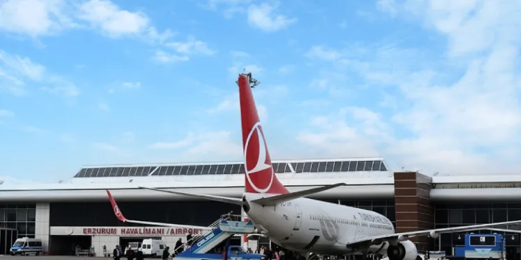 Tek koluna rağmen hayata dört elle sarılan simitçi