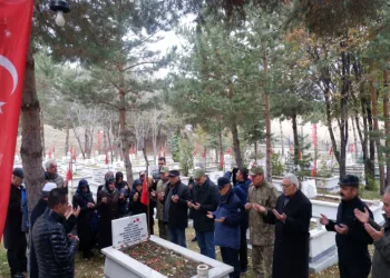 Şehidin silah arkadaşlarının 33 yıllık vefası