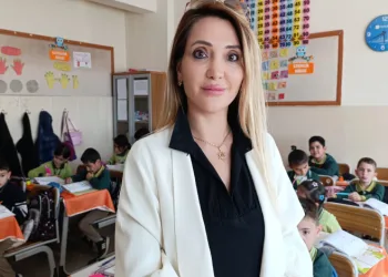 Öğrencileri için hatıra kitabı hazırlayan öğretmene ödül