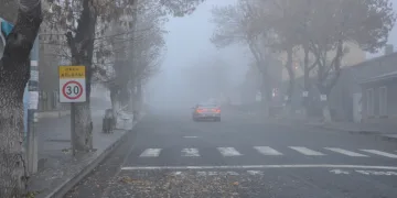 Yoğun sis görüş mesafesi 3 metreye düştü