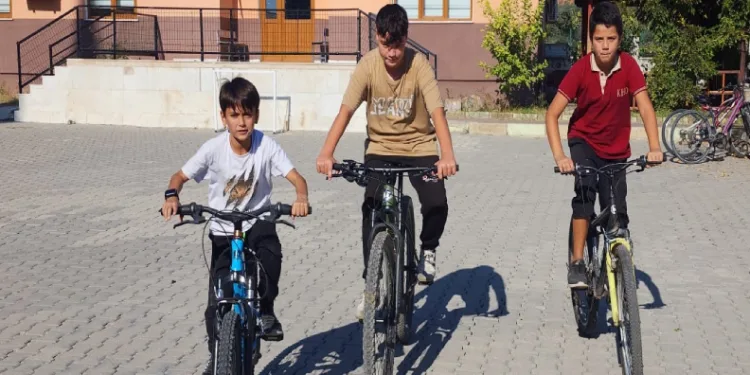 İyilik bir fidan için pedal çevirdiler