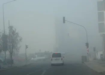 Üzerini sis tabakası kapladı
