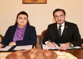 Üzerini sis tabakası kapladı