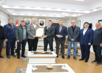 Alpay’a fahri hemşehrilik beratı verildi
