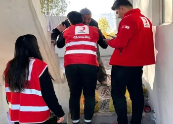 Kızılaydan kıyafet ve gıda desteği